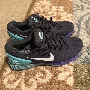 Nike tennis shoes